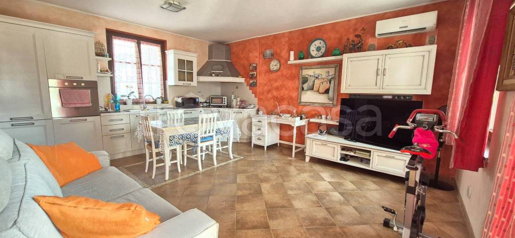 appartamento in vendita a Samarate in zona San Macario