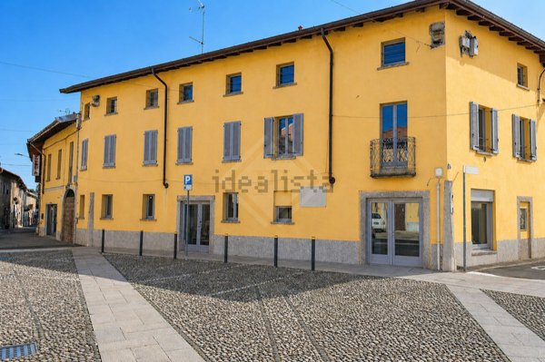 locale commerciale in vendita a Samarate