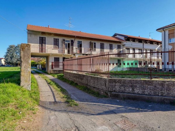 casa indipendente in vendita a Samarate