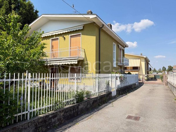 casa indipendente in vendita a Samarate
