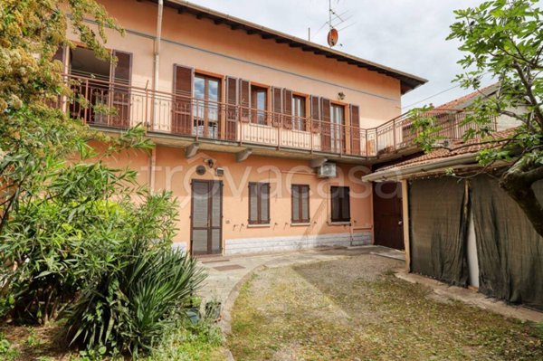 appartamento in vendita a Samarate in zona Verghera