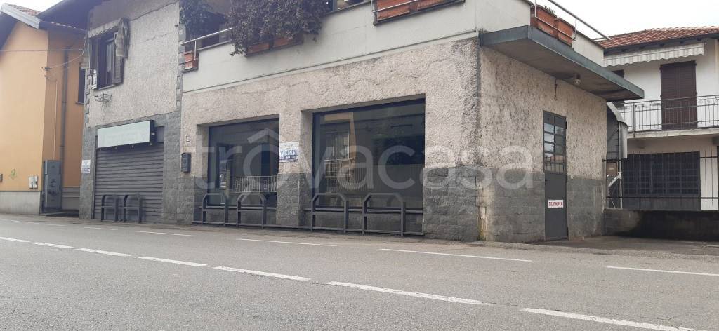 negozio in vendita a Samarate in zona Verghera