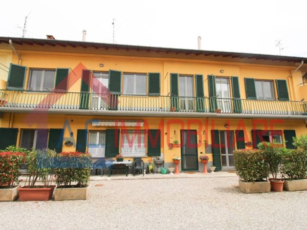 casa indipendente in vendita a Samarate