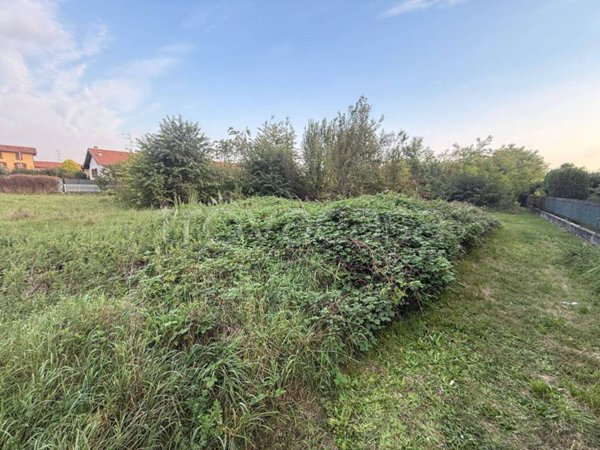 terreno edificabile in vendita a Samarate in zona Verghera