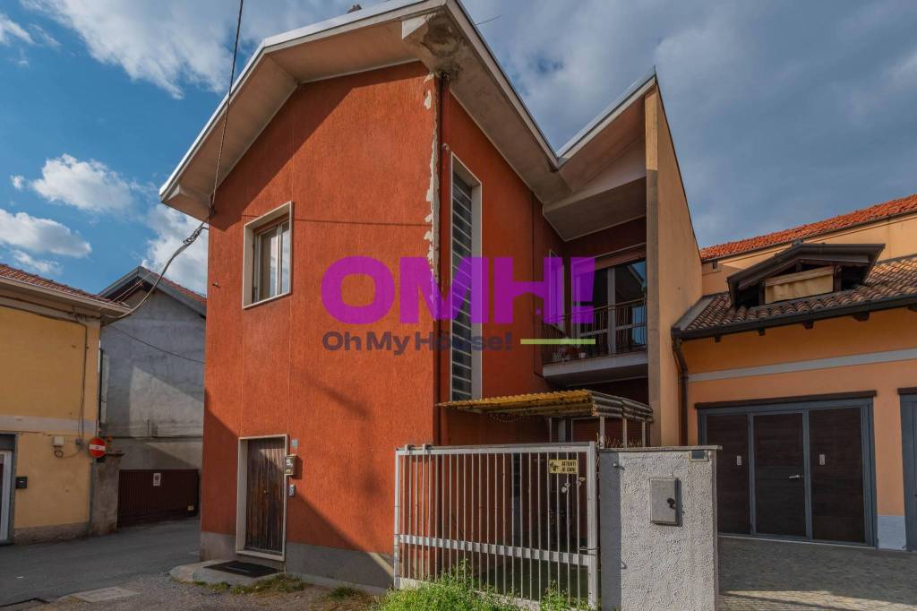 casa indipendente in vendita a Samarate in zona San Macario
