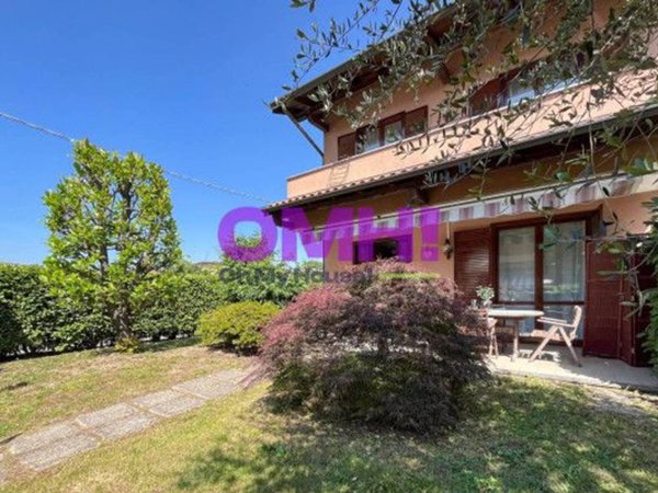 casa indipendente in vendita a Samarate in zona Verghera