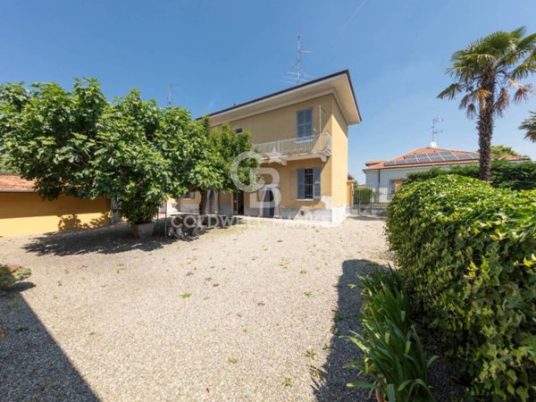 casa indipendente in vendita a Samarate