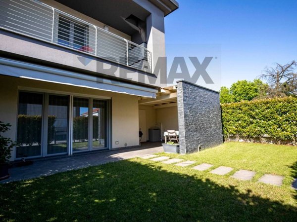 casa indipendente in vendita a Samarate