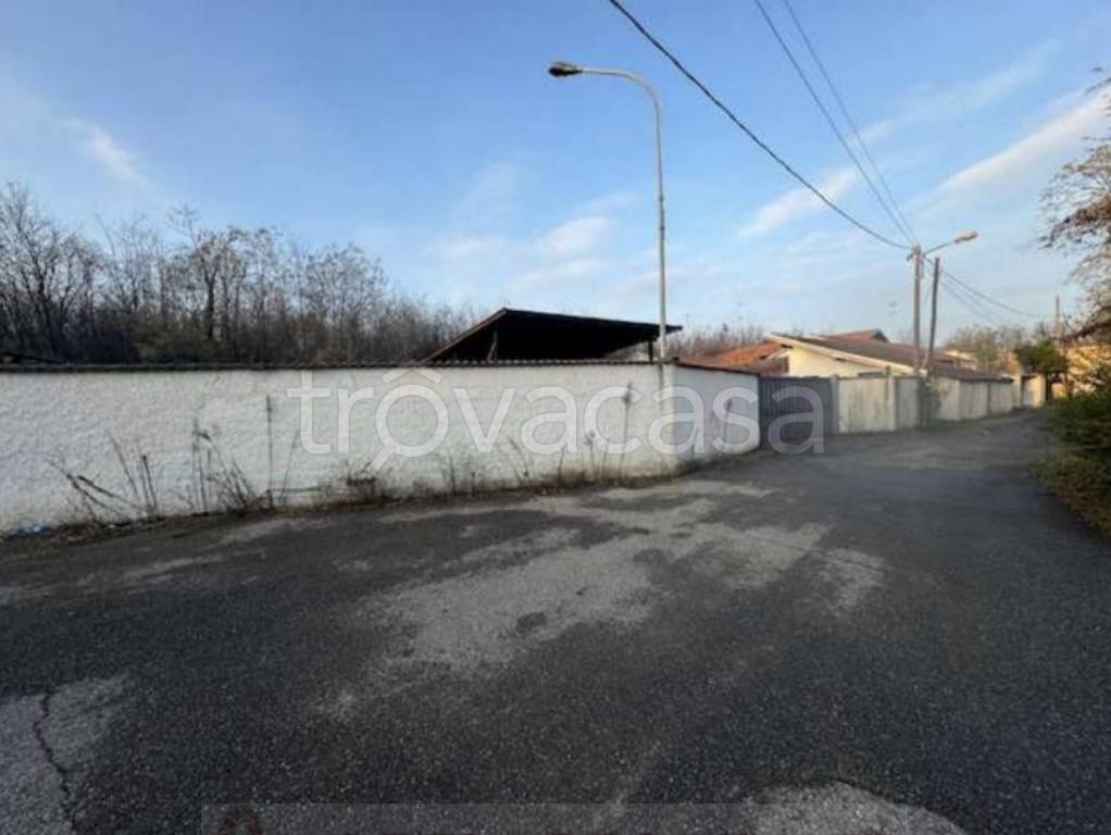 locale commerciale in vendita a Samarate