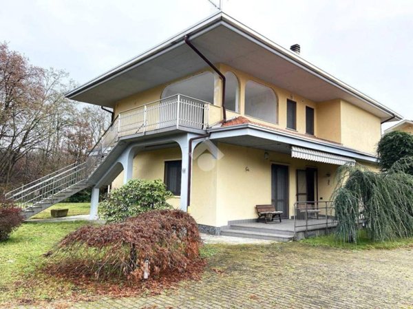 casa indipendente in vendita a Samarate in zona Verghera