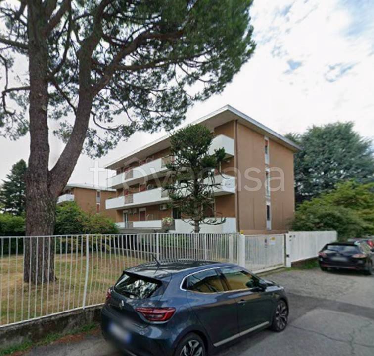 appartamento in vendita a Samarate in zona Verghera