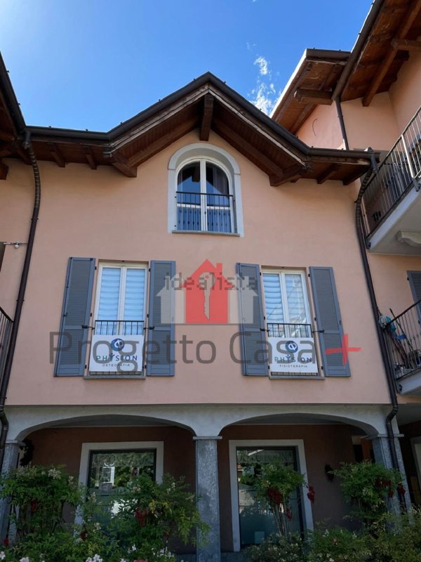 appartamento in vendita a Samarate in zona Verghera