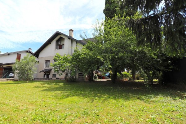 casa indipendente in vendita a Samarate in zona San Macario