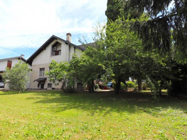 casa indipendente in vendita a Samarate in zona San Macario