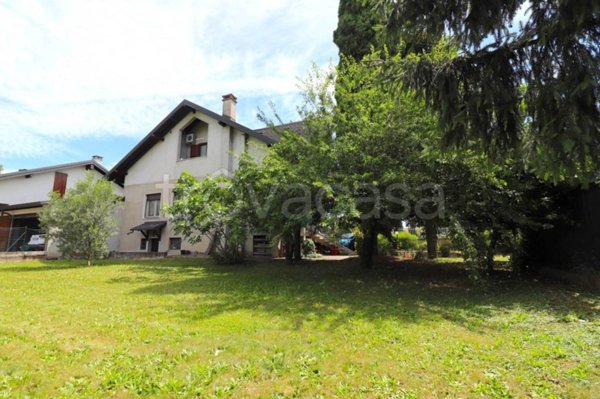 casa indipendente in vendita a Samarate