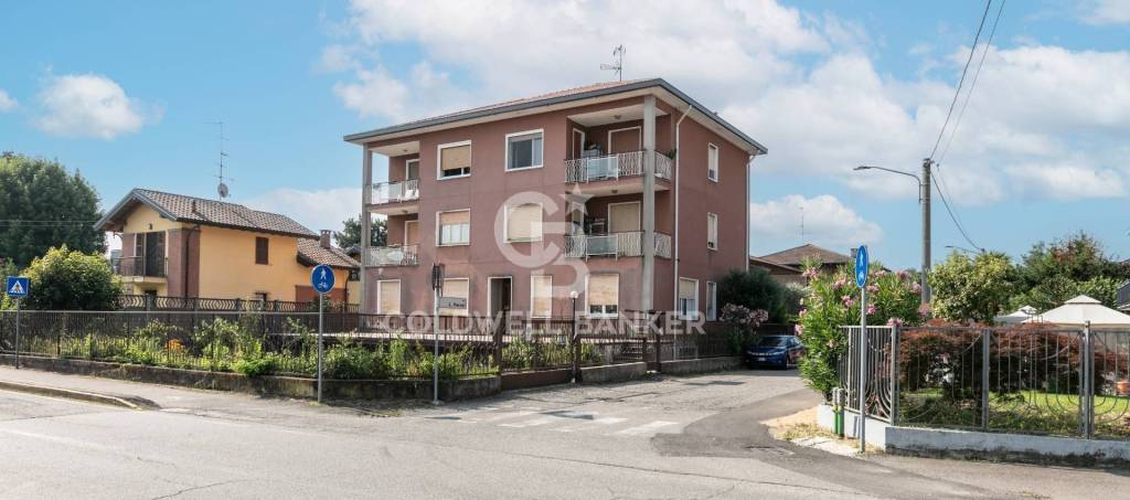 appartamento in vendita a Samarate in zona Cascina Elisa