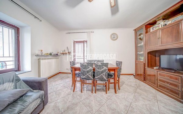 appartamento in vendita a Samarate in zona Verghera