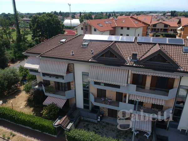appartamento in vendita a Samarate in zona Verghera