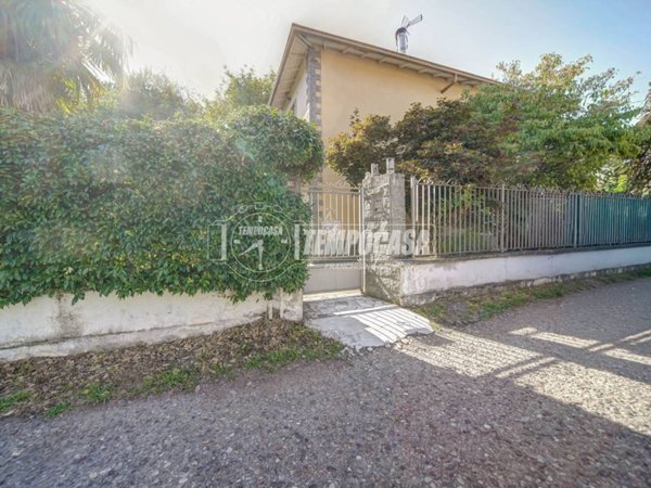casa indipendente in vendita a Samarate in zona Cascina Elisa