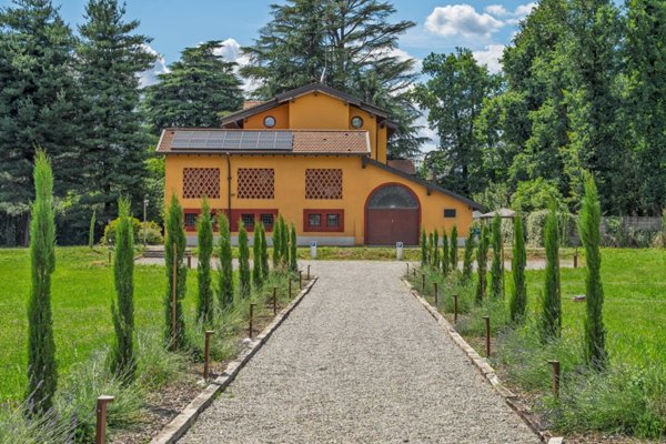 casa indipendente in vendita a Samarate