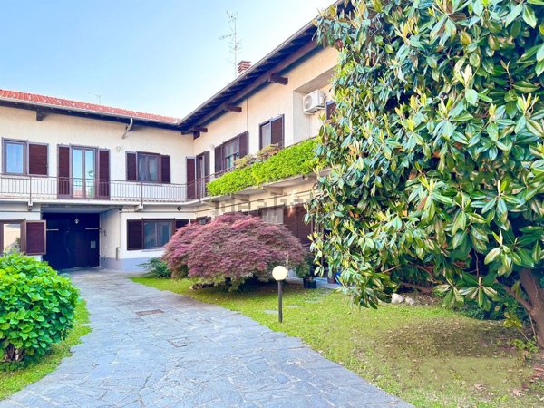 appartamento in vendita a Samarate in zona Verghera