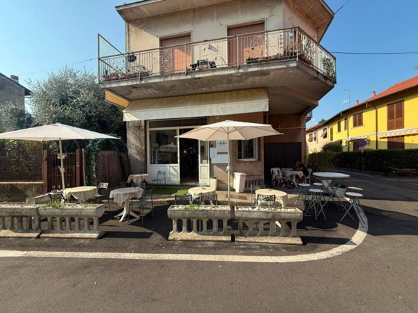negozio in vendita a Samarate in zona San Macario