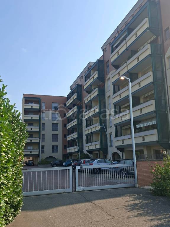 appartamento in vendita a Samarate in zona Verghera