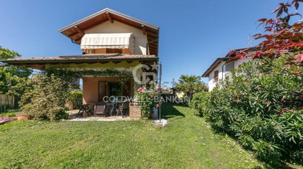 casa indipendente in vendita a Samarate