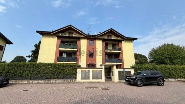 appartamento in vendita a Samarate in zona Cascina Costa