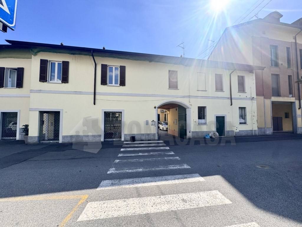 appartamento in vendita a Samarate in zona Verghera