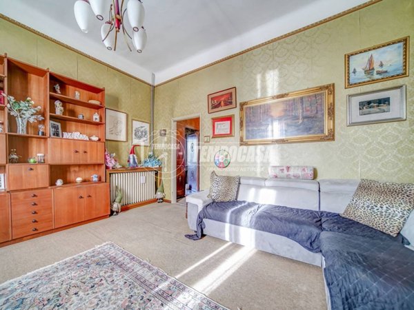casa indipendente in vendita a Samarate