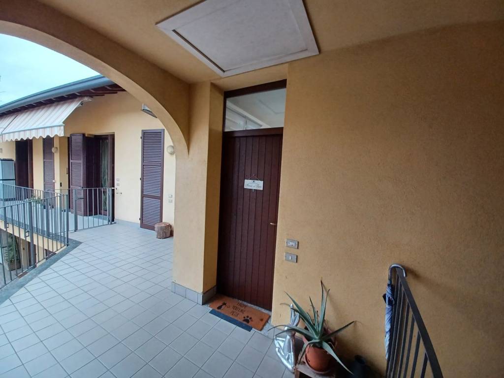 appartamento in vendita a Samarate in zona Verghera