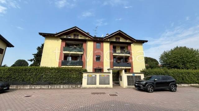 appartamento in vendita a Samarate in zona Cascina Costa
