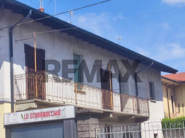 appartamento in vendita a Samarate in zona Verghera