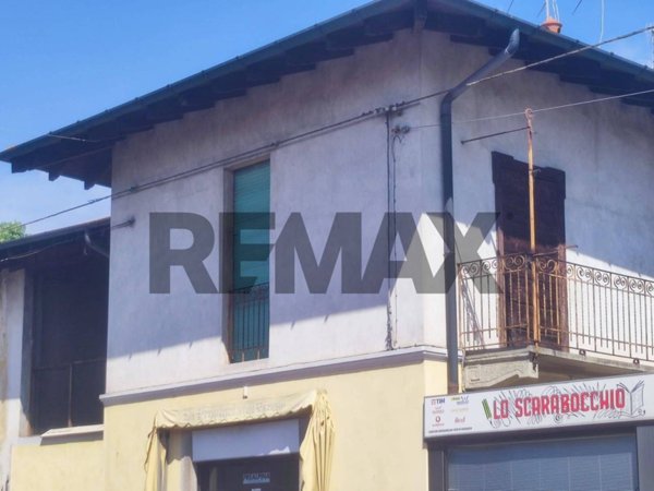 appartamento in vendita a Samarate in zona Verghera