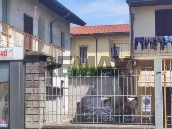 appartamento in vendita a Samarate in zona Verghera