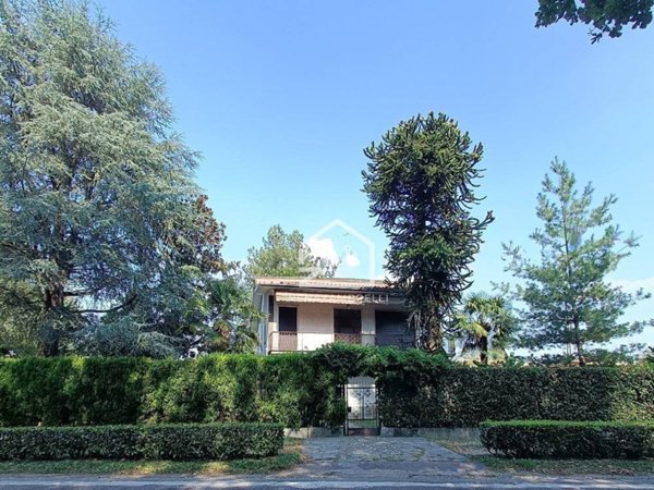 casa indipendente in vendita a Samarate