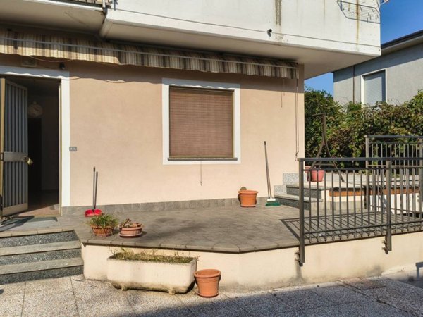 appartamento in vendita a Samarate in zona Verghera