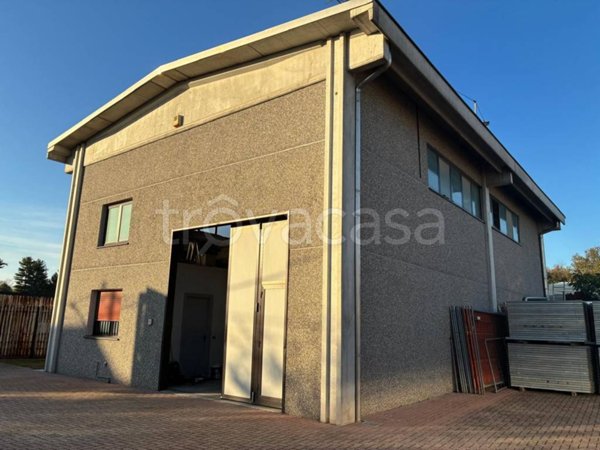 locale commerciale in vendita a Samarate