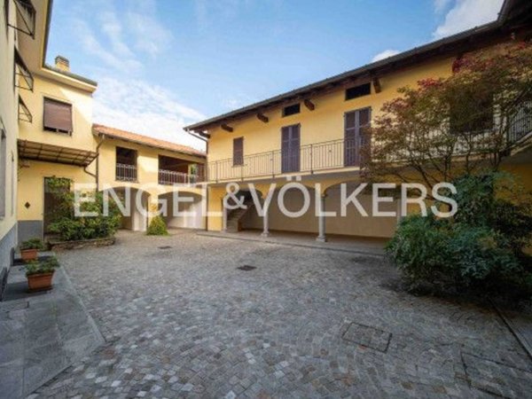 casa indipendente in vendita a Samarate in zona Verghera