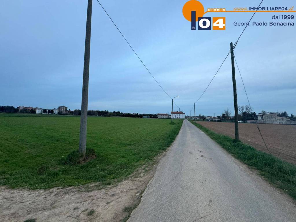 terreno agricolo in vendita a Saronno in zona Campo dei Fiori