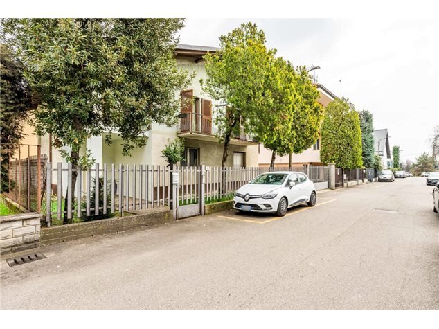casa indipendente in vendita a Saronno