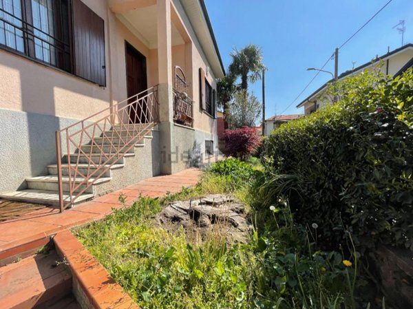 casa indipendente in vendita a Saronno