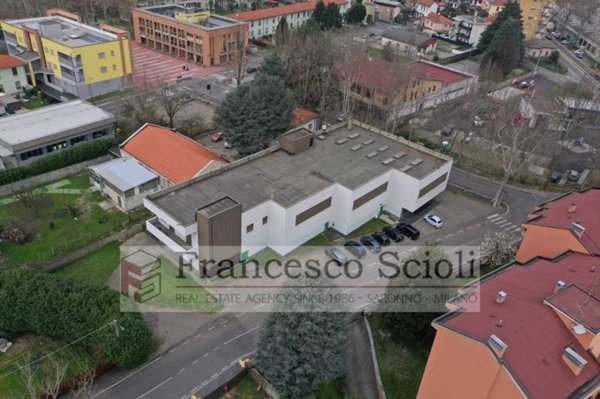 negozio in vendita a Saronno