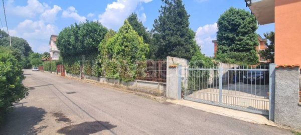 casa indipendente in vendita a Saronno