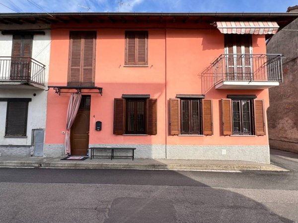 casa indipendente in vendita a Saronno