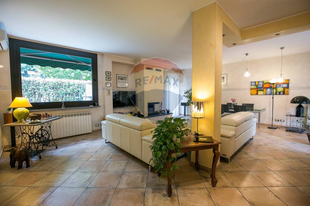 casa indipendente in vendita a Saronno