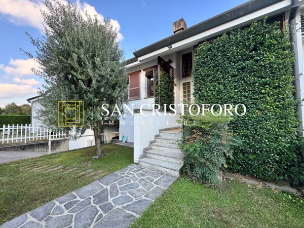 casa indipendente in vendita a Saronno