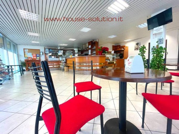 negozio in vendita a Saronno