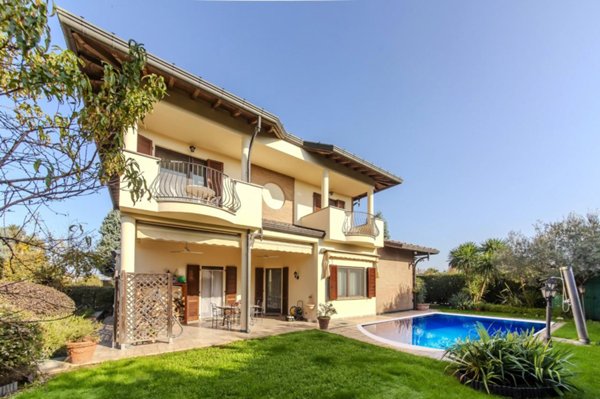 casa indipendente in vendita a Saronno in zona Cascina Colombara